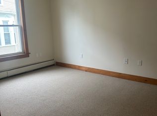 396 High St APT 1, Clinton, MA 01510