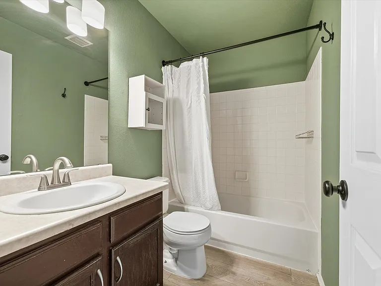 Upstairs Hall Bathroom