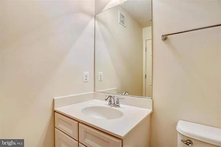 42243 Canary Grass Sq — Photo 10
