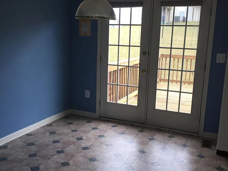 1102 Oakland Ct — Photo 16