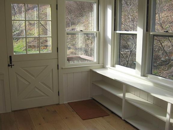 Updated Colonial Ranch