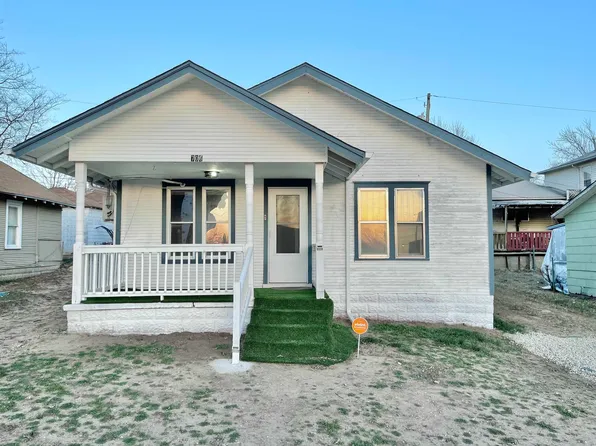 706 S 1st St, Arkansas City, KS 67005