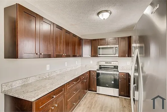 650 Harr Park Ct — Photo 2