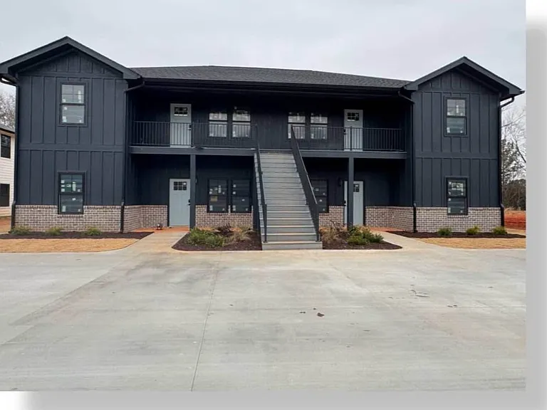 429 Bowers Estates Dr #B — Photo 1