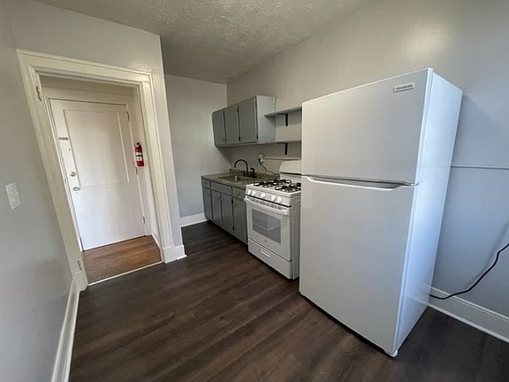 5th image of 57 E Chestnut St #4