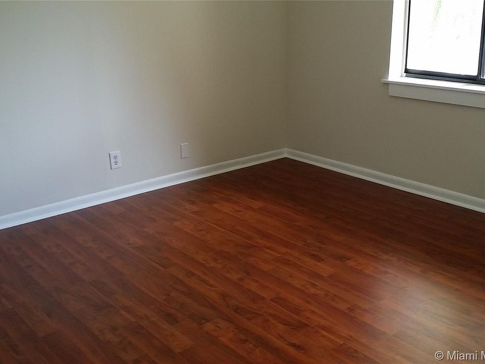 1st image of 192 Wimbledon Lake Dr