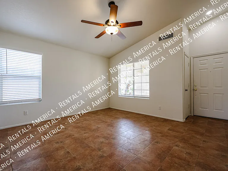 2354 E Browning Pl — Photo 4