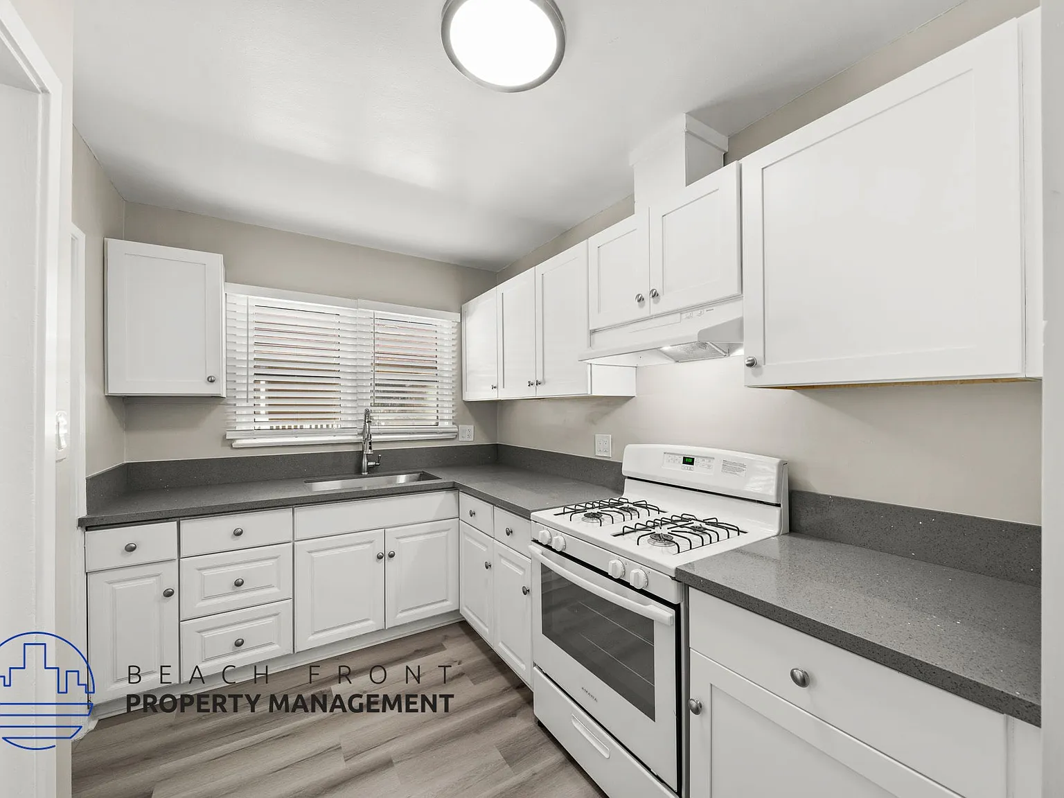 807-811 W. 15th Street — Photo 1
