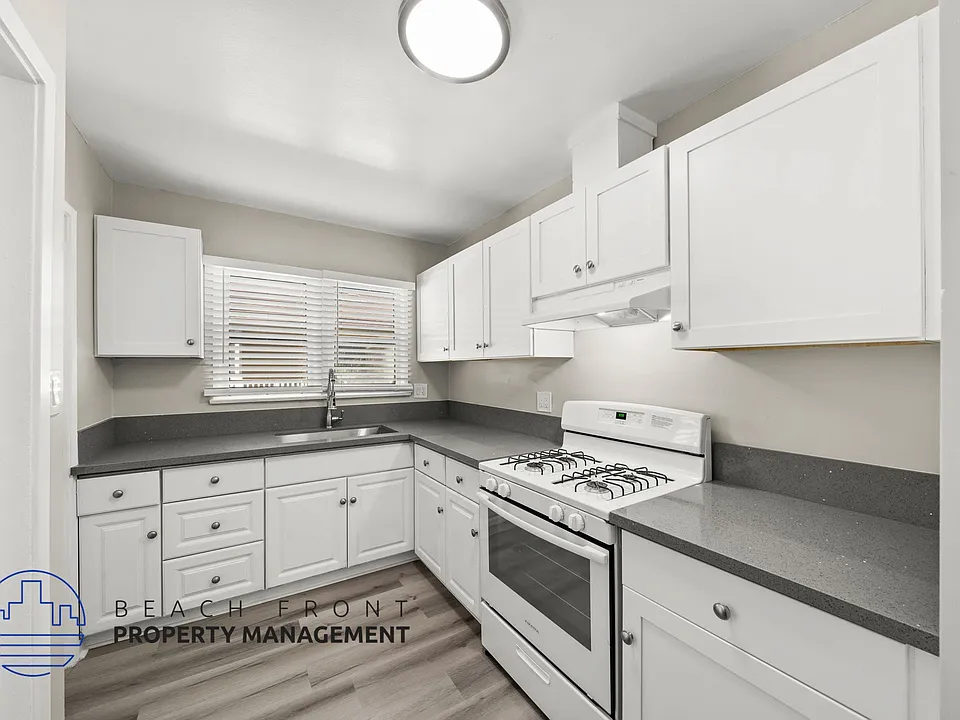807-811 W. 15th Street