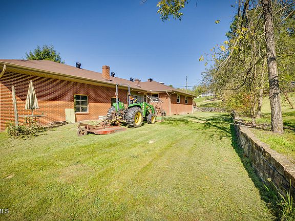 4th image of 140 Evergreen Dr