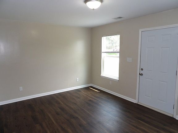 3rd image of 138 Thistlewood Ave