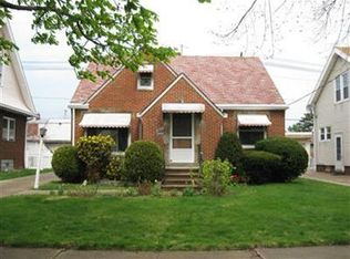 18613 Cherokee Ave, Cleveland, OH 44119