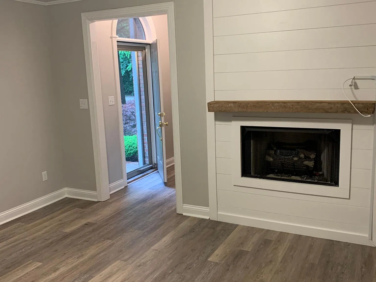 1424 Wind Ridge Ave — Photo 2