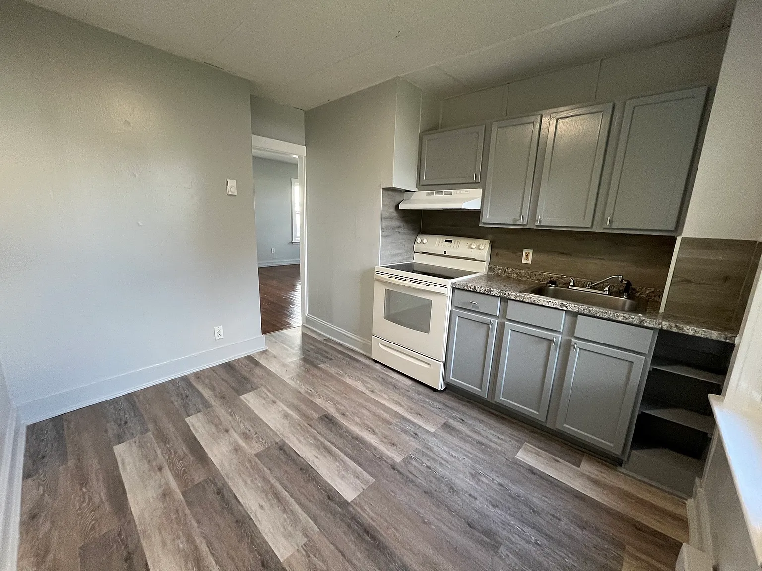 1 bed, 750 sqft, $1,300 — Photo 2