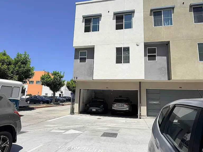 19 Chapel Ave — Photo 4
