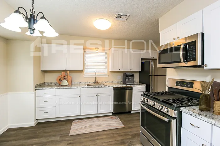 3 bed, 1.5 bath, 1082 sqft, $1,435 — Photo 3