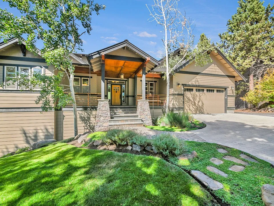 2095 Cascade View Dr