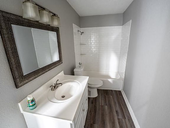 5th image of 1400 Park Ave APT B5