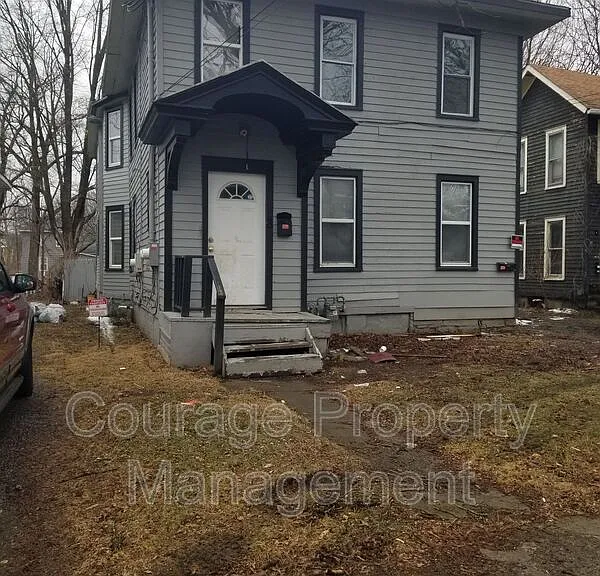 514 W 1st St #B — Photo 8