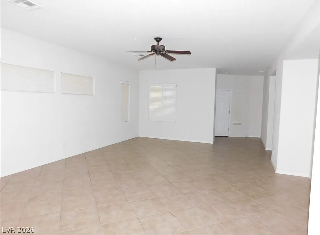 3 bed, 2.0 bath, 1726 sqft, $2,100 — Photo 3