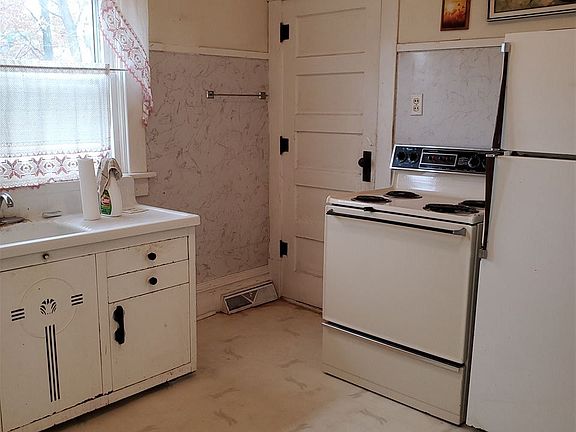 5th image of 209 W Plum St