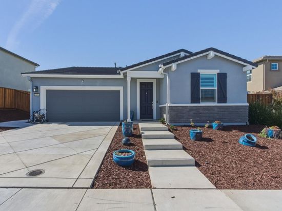 2051 Petunia Dr, Hollister, CA 95023