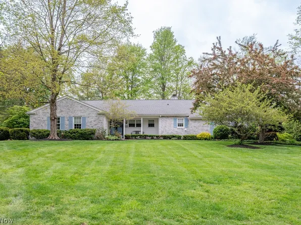 537 Coy Ln, Chagrin Falls, OH 44022