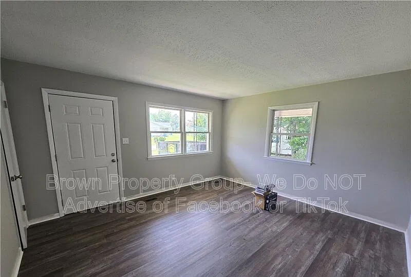 3 bed, 1.5 bath, 1066 sqft, $1,395 — Photo 2