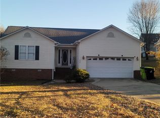 596 Colleen Dr, Thomasville, NC 27360