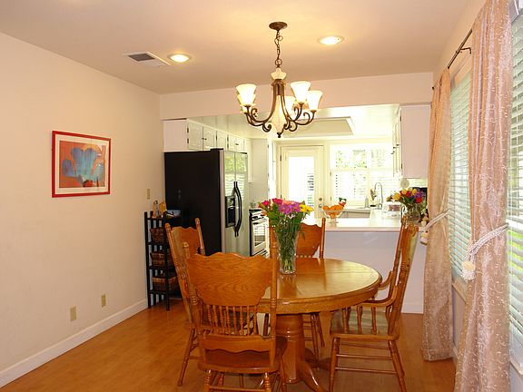 2nd image of 1031 Forest Knoll