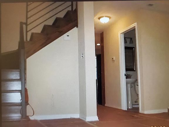 5th image of 929 N Francisco Ave #1