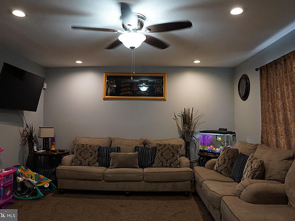 3rd image of 508 Jamestown Ct