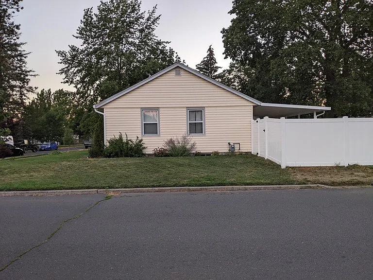 2404 W Kiernan Ave — Photo 4