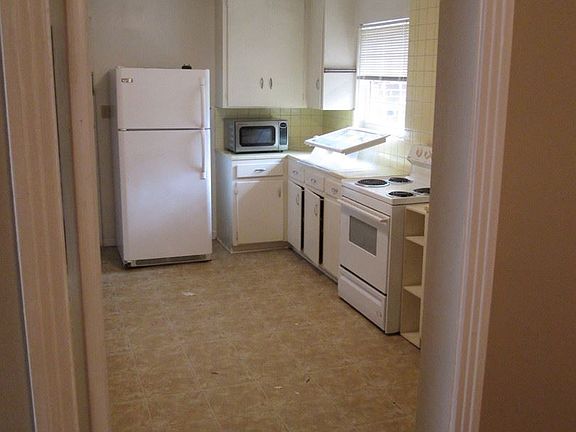 2nd image of 1133 Camellia Dr