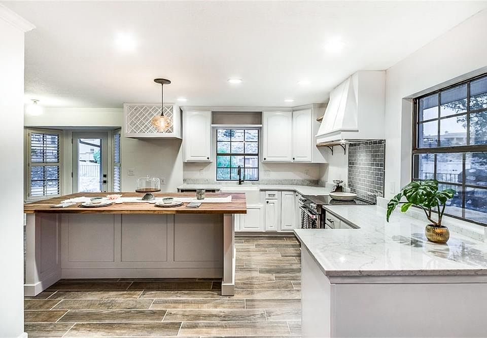 1st image of 536 Regency Dr