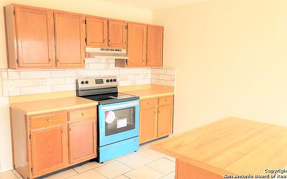 3rd image of 8006 Chimney Trl