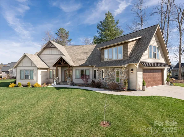 210 Samuel Dr, Mills River, NC 28759