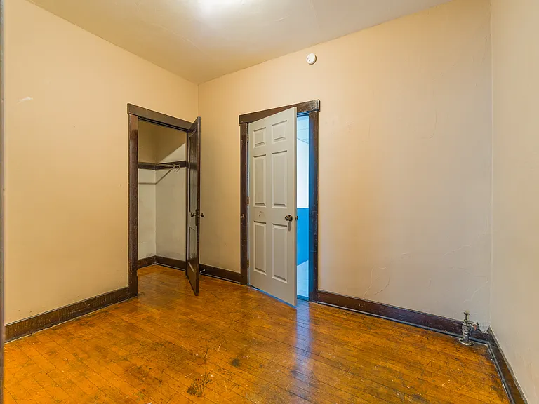 319 E Washington St — Photo 8