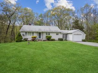 21 Peters Rd, Hopewell Junction, NY 12533