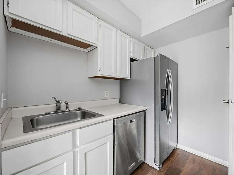 6201 Beverlyhill St #30 — Photo 11