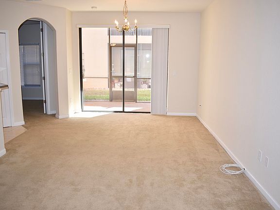 5th image of 140 Calle El Jardin 102