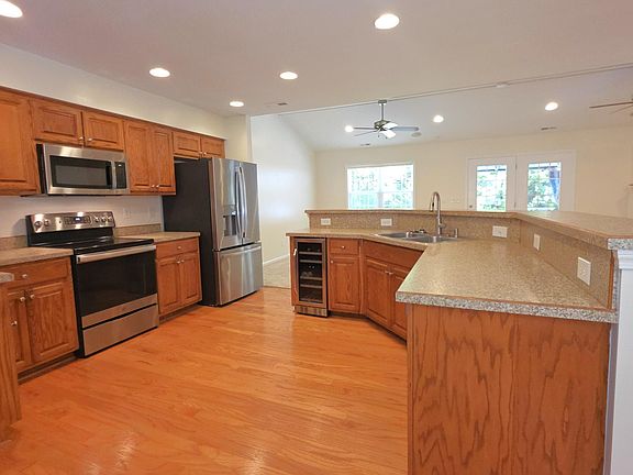 3rd image of 120 Hilda Drive