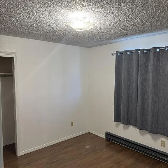 490 SE Kohler Ct — Photo 4
