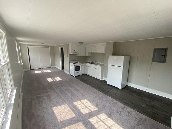 5th image of 442 Eshelman St APT 4