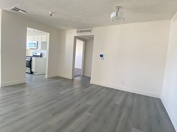 5th image of 924 S Carondelet St #409