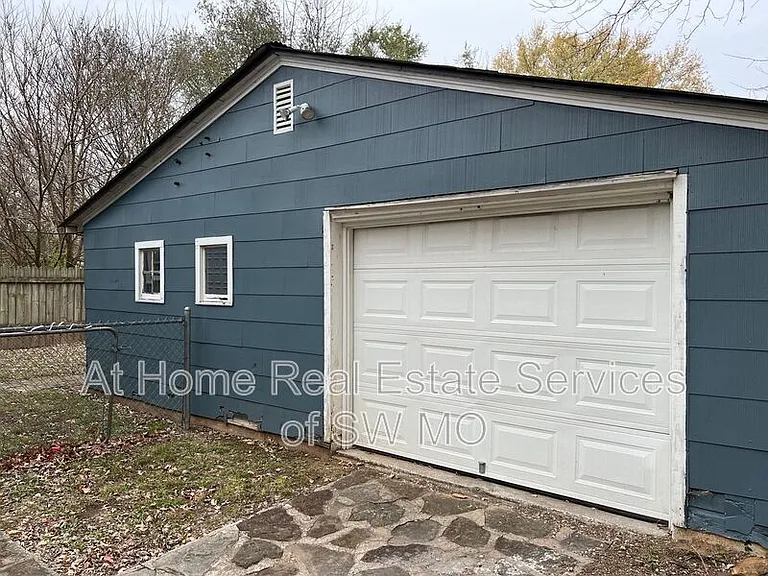 2815 W Madison St — Photo 2