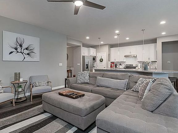 3rd image of 964 Zeller Cir
