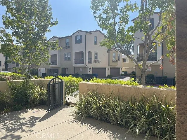 3 bed, 2000 sqft, $3,550 — Photo 4