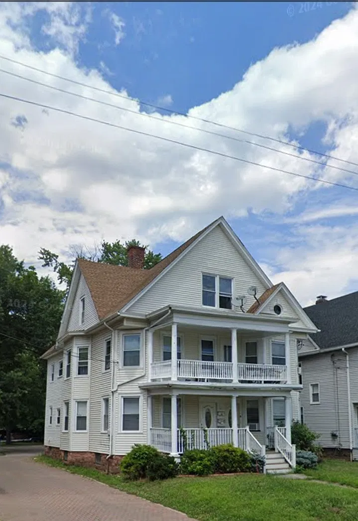 3 bed, 1100 sqft, $1,800 — Photo 1