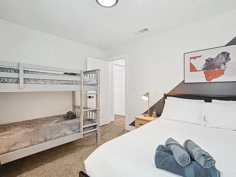 215 Nottingham Dr — Photo 22